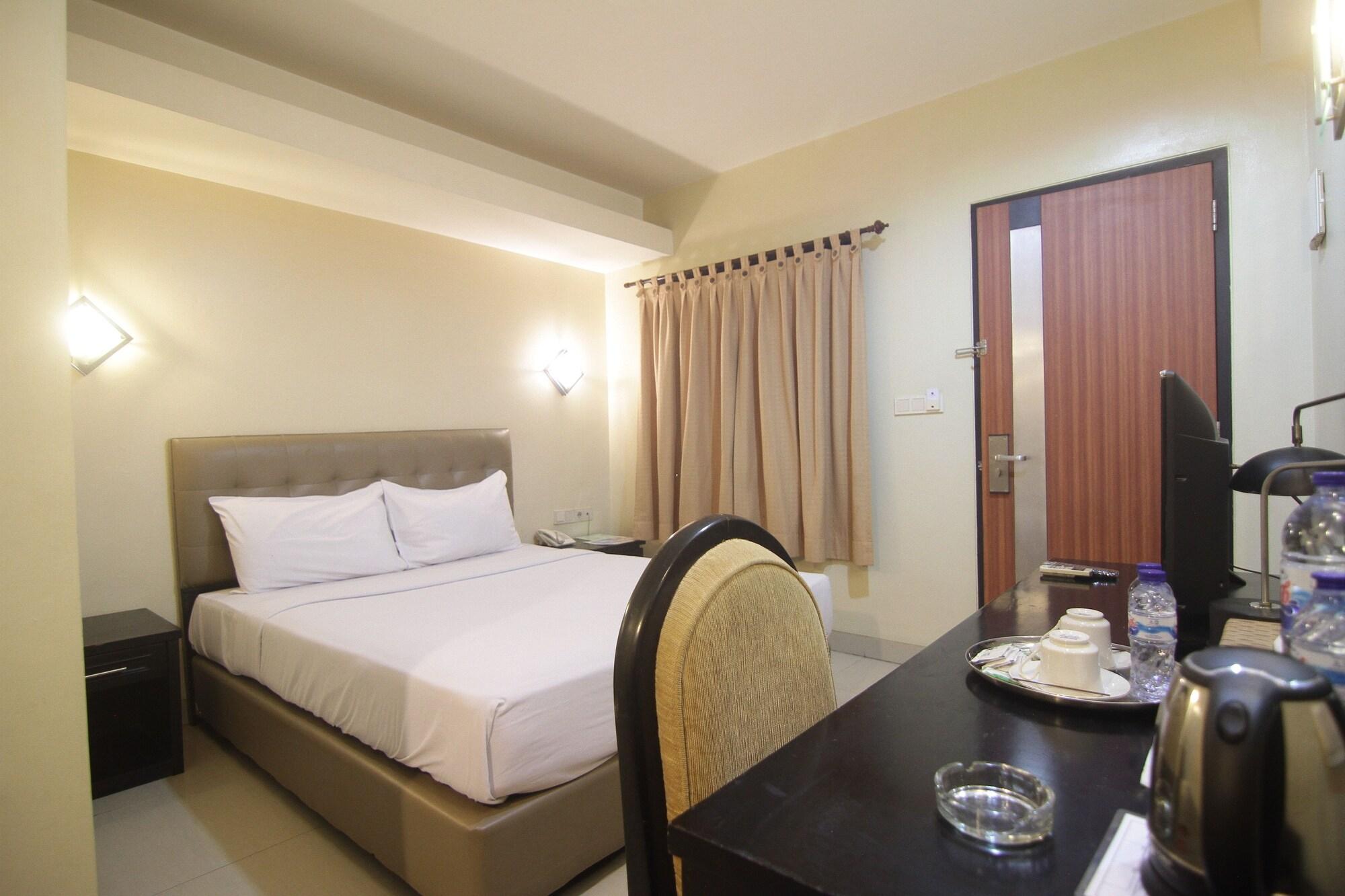 Rota International Hotel Джакарта Экстерьер фото