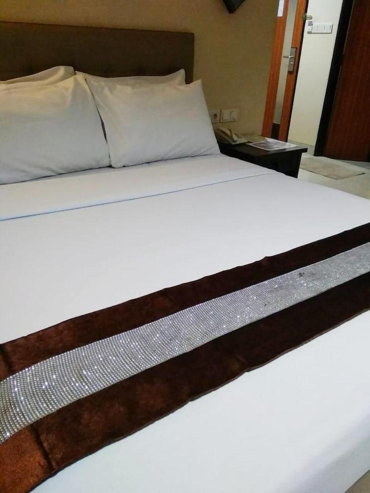 Rota International Hotel Джакарта Экстерьер фото