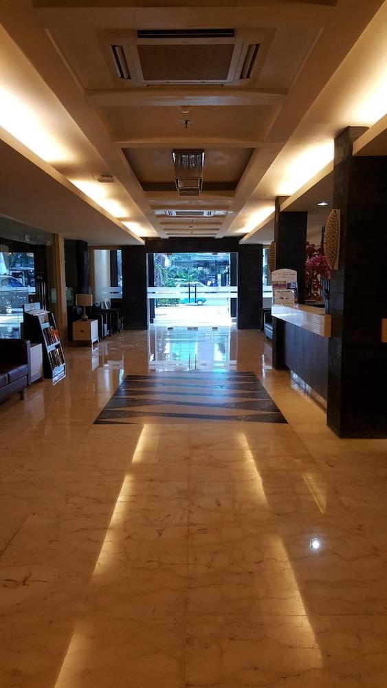 Rota International Hotel Джакарта Экстерьер фото
