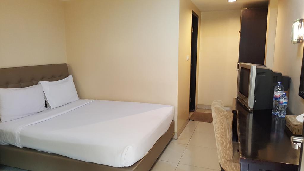 Rota International Hotel Джакарта Экстерьер фото